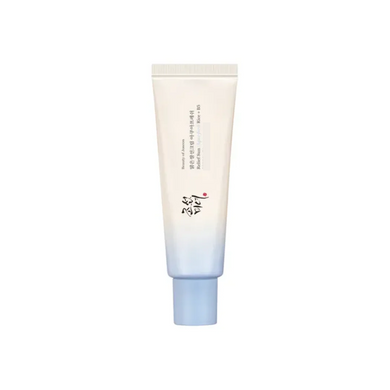 BEAUTY OF JOSEON Relief Sun Aqua-Fresh Rice + B5 is a lightweight and hydrating formula that soothes and nourishes the skin. Enriched with Rice Seed Water and Panthenol (Vitamin B5), it helps to maintain moisture balance while enhancing skin elasticity and radiance. Infused with botanical extracts like Oat Kernel, Artichoke Leaf, and Green Tea Water, it provides calming care and antioxidant protection. With a refreshing texture, it absorbs effortlessly, leaving your skin soft, smooth, and revitalized.